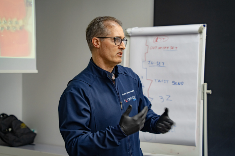 Снимка на Добре дошли в света на ортодонтията. Класификация на видовете брекети и различни видове прескрипции.