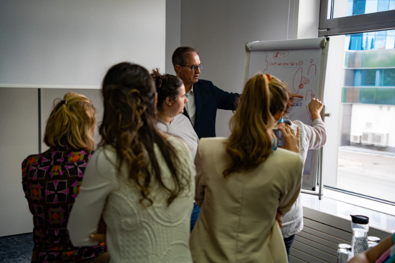 Снимка на Добре дошли в света на ортодонтията. Класификация на видовете брекети и различни видове прескрипции.