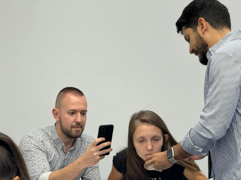 Снимка на Мини импланти и алайнери - Невидимата дигитална ортодонтия и скелетна опора