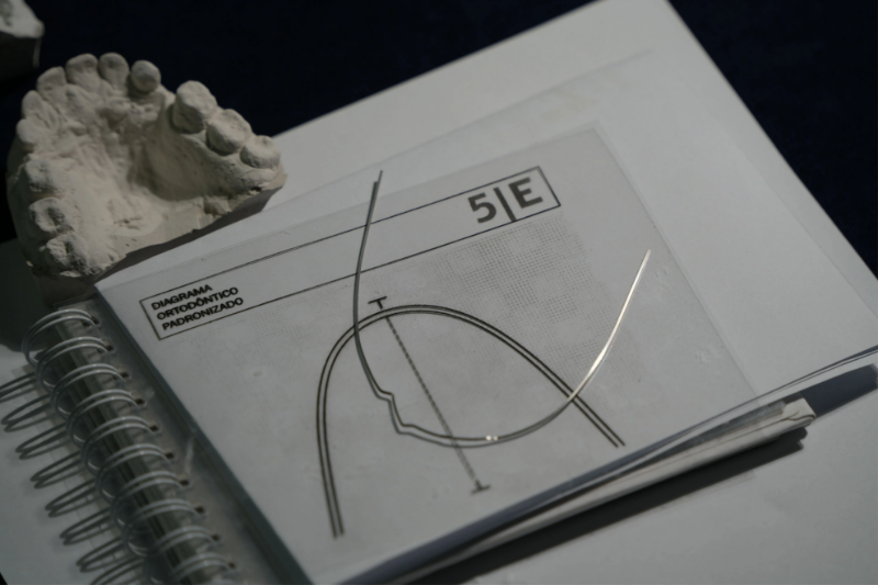 Снимка на Практически курс: Огъване на ортодонтски дъги, контрол на биомеханиката и диаграмиране. Еднодневен курс.