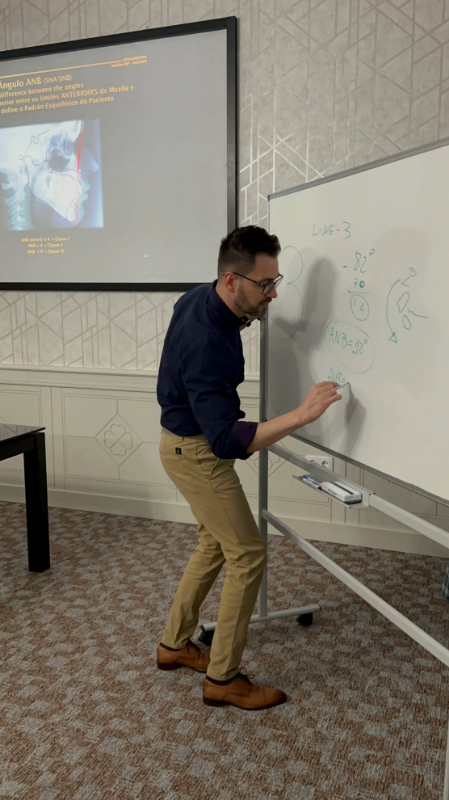 Снимка на Практически курс: Огъване на ортодонтски дъги, контрол на биомеханиката и диаграмиране