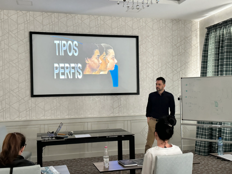 Снимка на Практически курс: Огъване на ортодонтски дъги, контрол на биомеханиката и диаграмиране. Еднодневен курс.