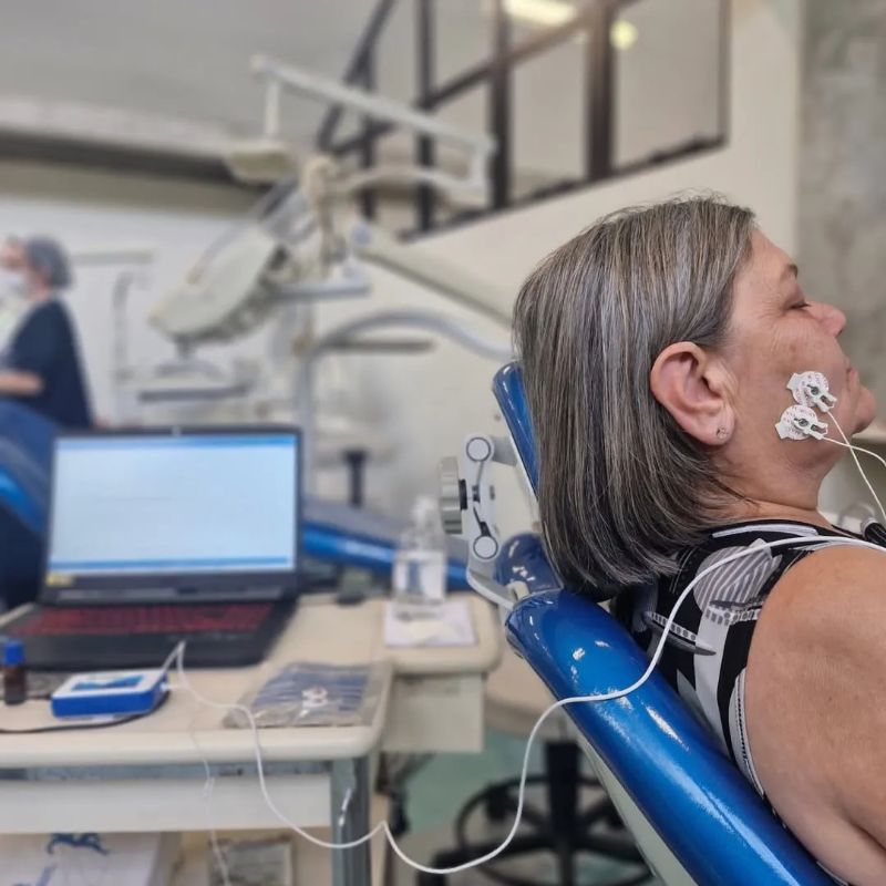 Снимка на Темпоромандибуларни смущения (TMD), бруксизъм и терапия с оклузални шини