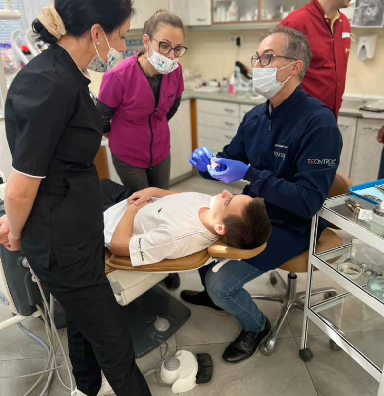 Снимка на Основи на биомеханиката в ортодонтията. Концепции на пасивните самолигиращи брекети.