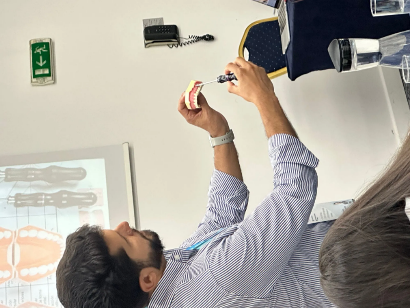 Снимка на Въведение в света на невидимата ортодонтия. Протокол за трансверзални отклонения. Биомеханика с алайнери.